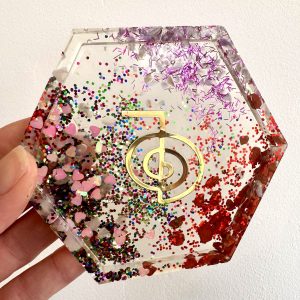 🔯 Plateau de Rechargement Hexagonal – Symbole Reiki Cho Ku Rei Jaspe Rouge • Quartz Rose • Améthyste