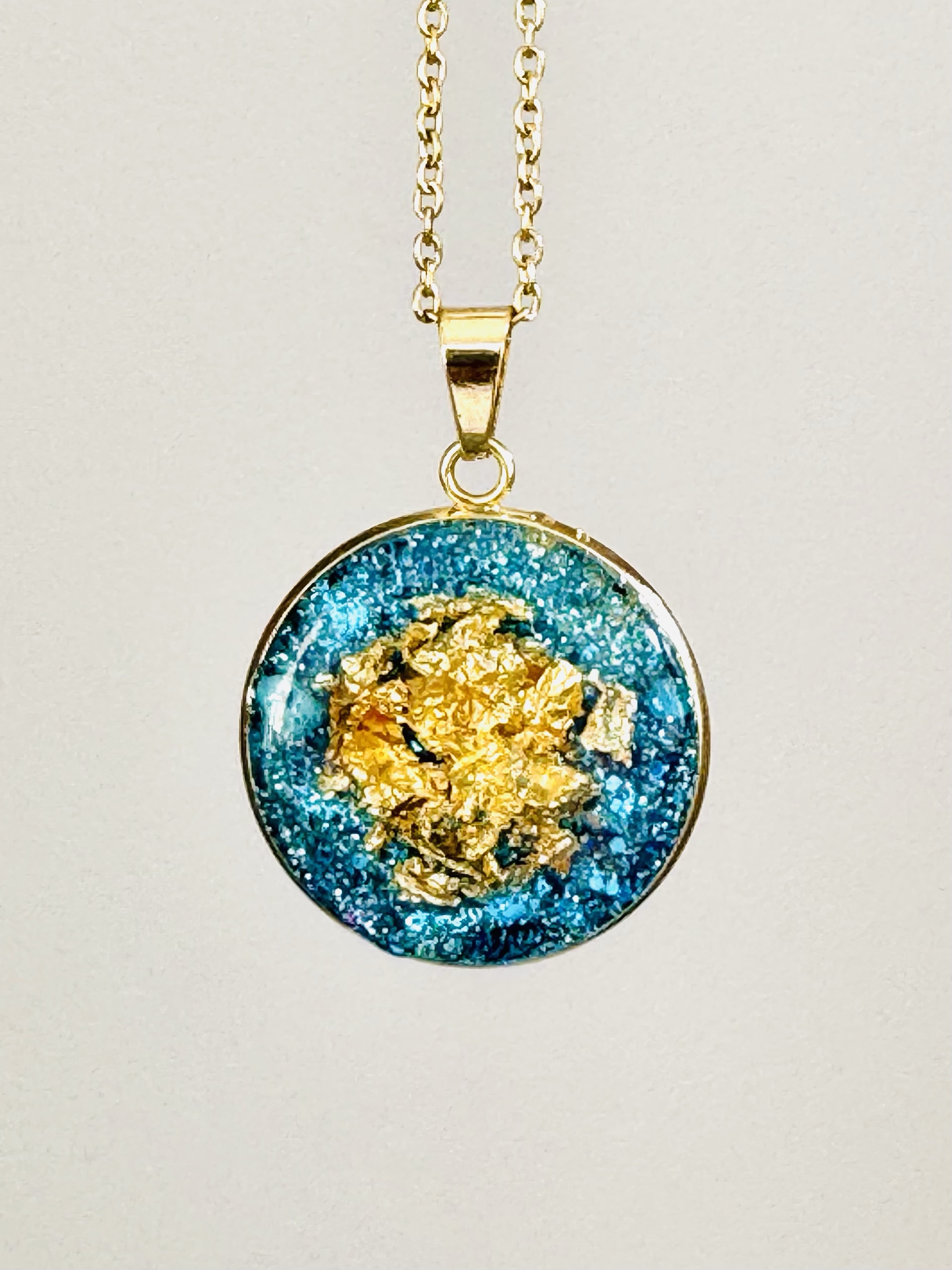 MAXI GALAXIE | Nébuleuse Expression de soi & Chakra gorge | doré