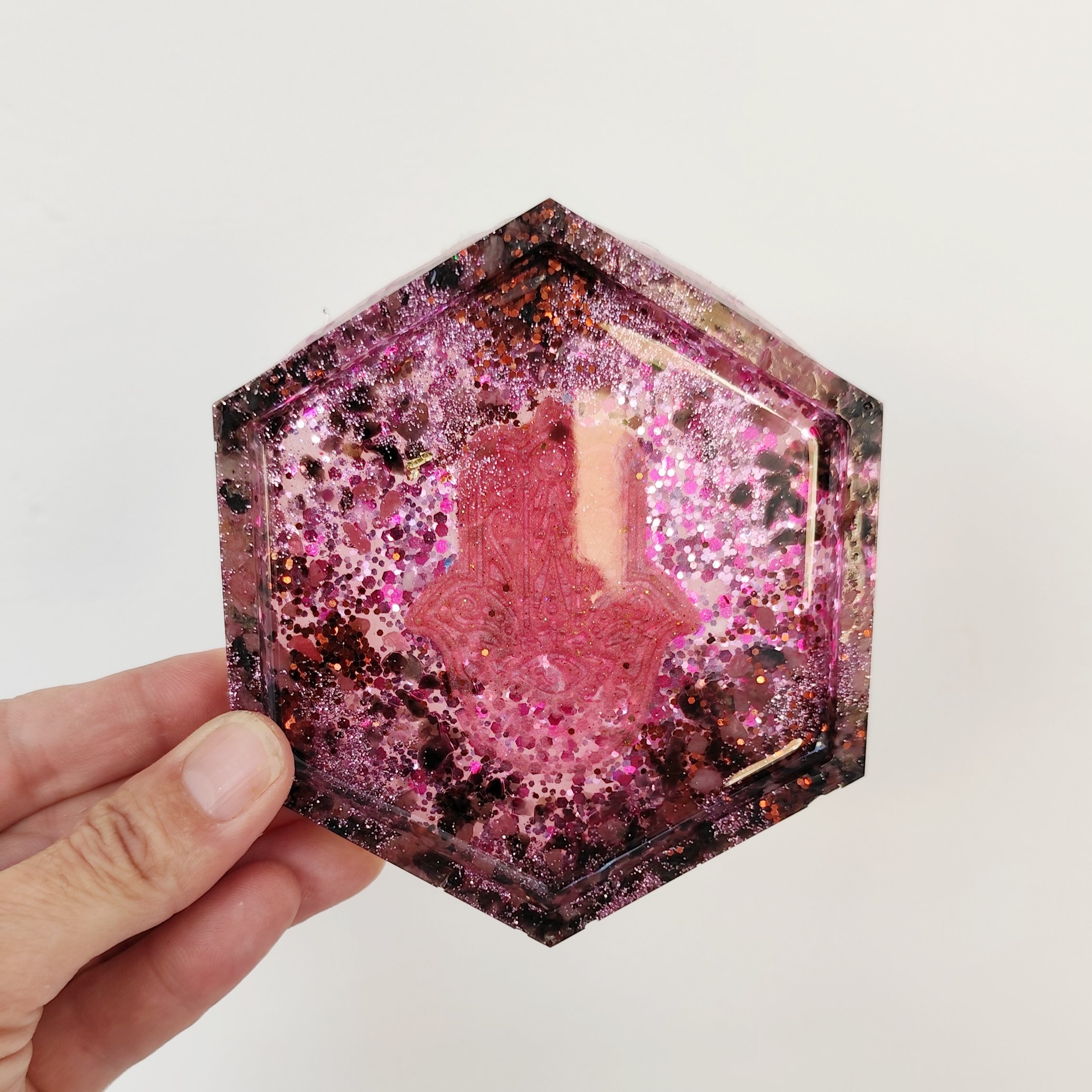 Plateau de rechargement Carré | Main de Fatma, Rhodonite, Obsidienne