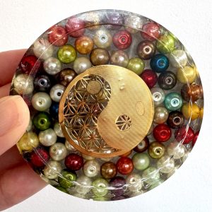 🌈 Plateau de Rechargement Rond – Perles Multicolores & Cristal de Roche