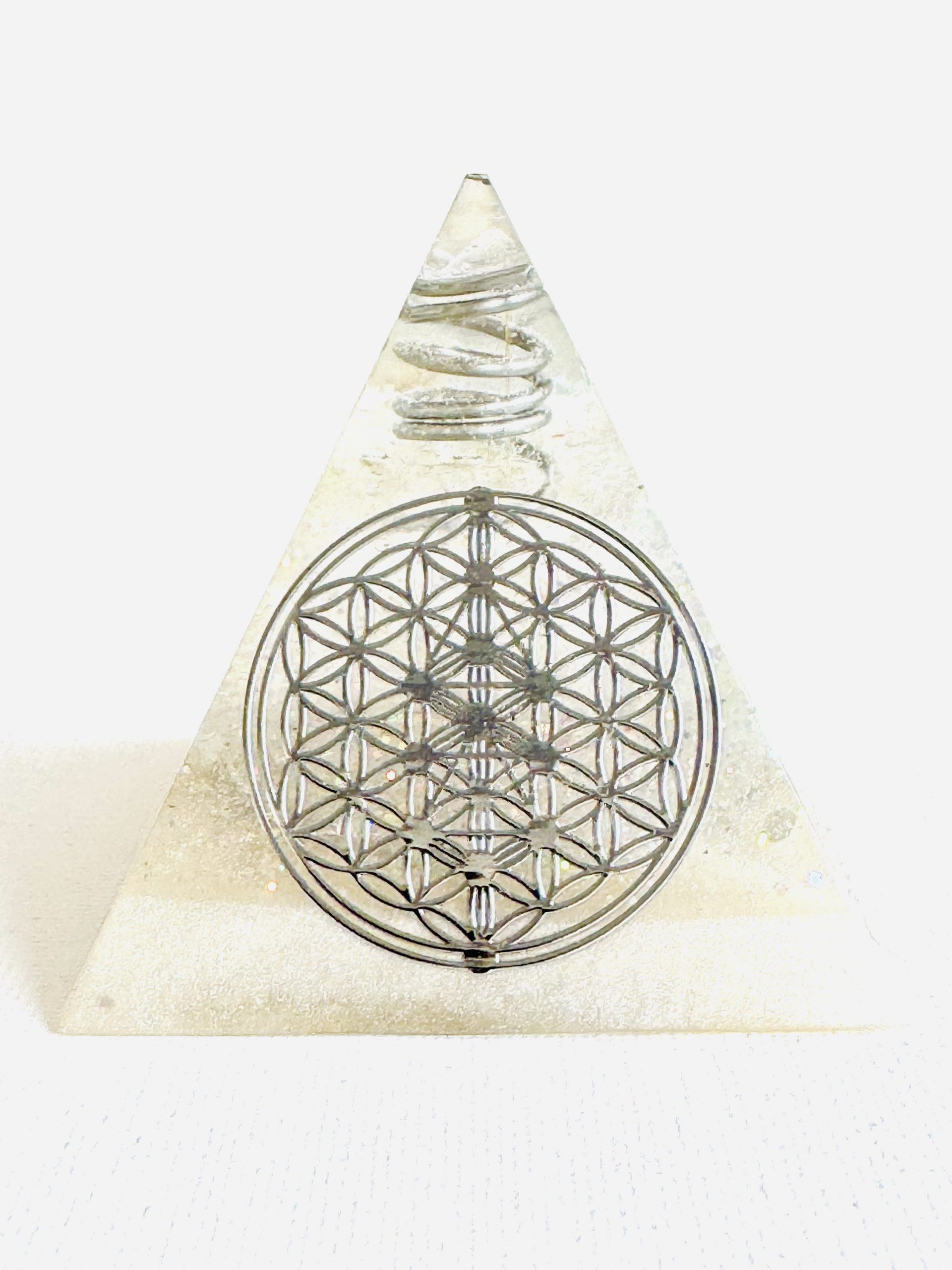 🔺 Pyramide Vibratoire –
Clarté Originelle & Arbre de Vie des Séphiroth | Cristal de roche • Fleur de Vie